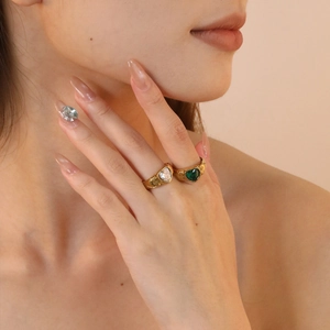18K gold plated heart ring set with emerald green and clear zircon gemstones