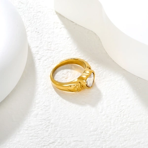 Detailed view of 18K gold plated ring featuring heart-shaped zircon and embossed patterns