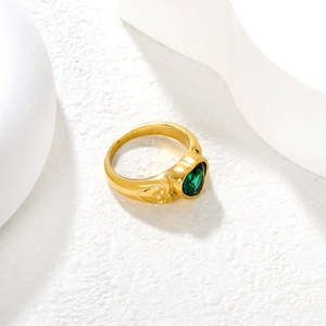 Vintage 18K gold plated stainless steel ring with green heart zircon gemstone