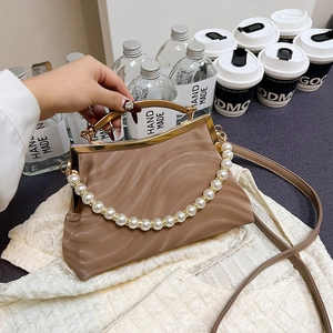 Vintage Pleated Shell Crossbody Bag Women Artificial Pearl Handle Metal Frame PU Leather Evening Handbag Fashion Small Shoulder Bag