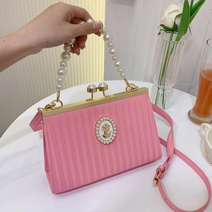 Women Vintage Artificial Pearl Handle Evening Bag PU Leather Pleat Crossbody Bag With Cameo Badge For Party Wedding Banquet