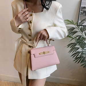 Bolso Kelly de cuero rosa con diseño de palmas y cadena dorada para mujer