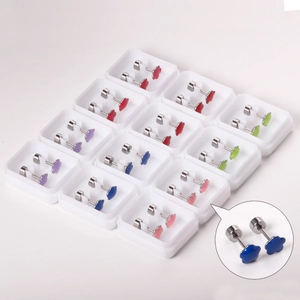 Set di 12 paia di orecchini a lobo a fiore colorati in scatole regalo individuali