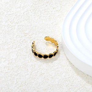 Bague ouverte en acier inoxydable plaqué or 18 carats avec motifs cœurs en émail