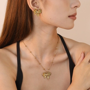 Collier À Pendentif Papillon Künstliche Perle Et Boucles D'oreilles Puces Plaqué Or 18K Acier Inoxydable Bijoux Élégant Femmes
