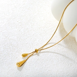 Collier minimaliste en acier inoxydable plaqué or 18k avec pendentifs en forme de goutte