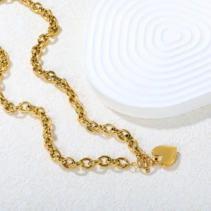 Collier à grosse chaîne dorée en acier inoxydable avec pendentif cœur et fermoir