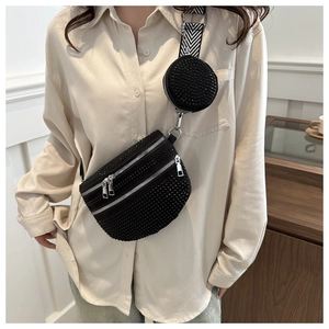 Funkelnde schwarze Strass-Satteltasche mit verstellbarem Gurt und kleinem abnehmbarem Beutel
