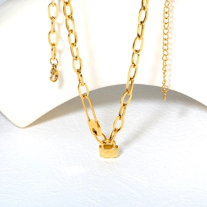 Collier à maillons dorés avec cadenas d'amour et breloque épingle pour femme