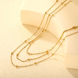 Elegante mehrlagige 18K vergoldete Perlenkette für einen stilvollen Strandurlaub-Look