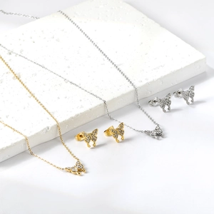 Parures élégantes papillon en or et argent avec cristaux micro-pavés sur pierre blanche