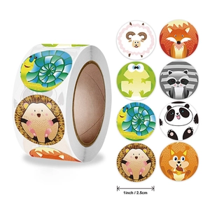 Rouleau de stickers animaux mignons de 1 pouce avec 8 motifs variés pour récompenses