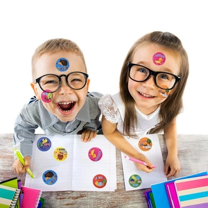 Adesivi premio colorati con animali e parole d'incoraggiamento per bambini e scuola