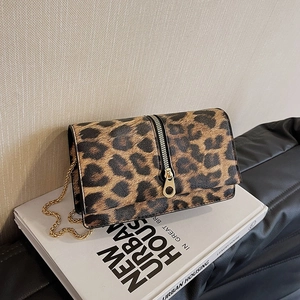 Women Fashion PU Leather Chain Crossbody Bag Small Square Shoulder Bag With Metal Zipper Decoration Leopard Print Handbag