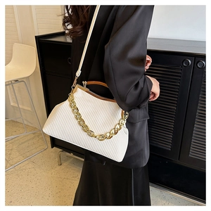 White vintage bag with metal frame, wooden handle and chunky gold chain strap details