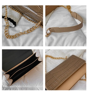 Détails du sac marron texture crocodile avec chaîne dorée et compartiments internes