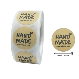 Rolle mit runden Kraftpapier-Aufklebern mit Hand Made und Especially For You Druck