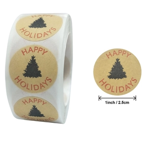 Rolle mit 2,5 cm Kraftpapier-Weihnachtsaufklebern mit schwarzem Tannenbaum-Motiv