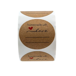 Rolle runde Kraftpapier Aufkleber mit 'homemade with love' Text und rotem Herz