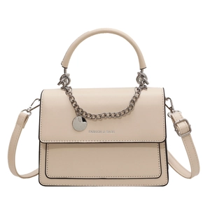 Borsa a tracolla beige chic con catena d'argento e elegante ecopelle liscia