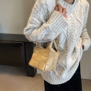 Borsa a tracolla intrecciata beige da donna con manico superiore e cinturino rimovibile