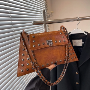 Women Retro Rivet Crossbody Bag PU Leather Square Chain Shoulder Bag Metal Twist Lock Punk Style Fashionable Accessory