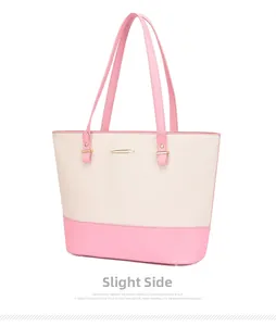 Vue latérale du sac cabas patchwork rose et beige avec détails dorés et grain croisé
