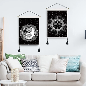 Tentures murales nordiques soleil et lune avec pompons noirs pour décor de salon