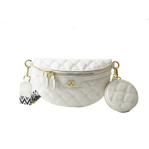 Weiße gesteppte Gürteltasche mit Sternbestickung, Gold-V-Logo und Zickzack-Gurt