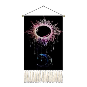 Arazzo bohémien con sole, luna e mandala con nappe decorative per l'arredamento casa