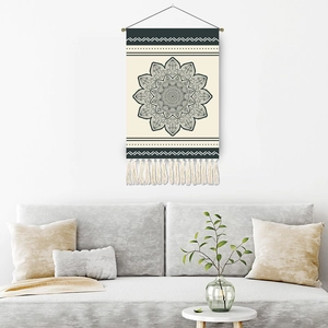 Tapisserie bohème avec motif mandala, lune et étoiles et pompons pour salon moderne