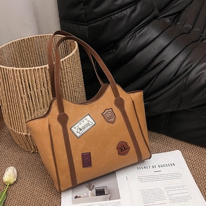 Women Vintage Tote Bag Large Capacity PU Leather Retro Badges Shoulder Handbag Casual Preppy Style Elegant Travel Work
