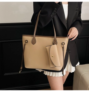 Sac fourre-tout kaki avec bordure marron, pochette assortie et cordon de serrage latéral