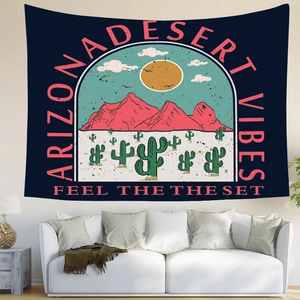 Dettaglio dell'arazzo Arizona desert vibes con montagne rosse e design vintage sole