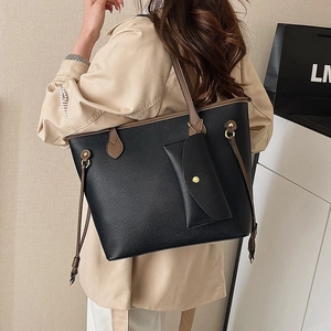 Grand sac cabas rétro avec pochette à rabat en cuir grainé noir et bandoulières marron