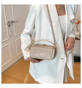 Sac de soirée à paillettes champagne doré avec texture scintillante et bandoulière