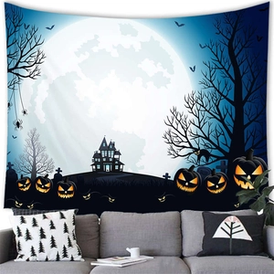 Dettaglio arazzo di Halloween con castello stregato, luna e zucche luminose a muro