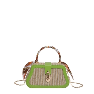 Stro handtas met groen lederen patchwork, sjaalhandvat en gouden schakelketting