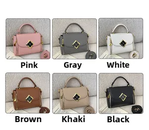 Vue détaillée en six couleurs des sacs bandoulière avec motif litchi et fermoir métal