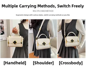 Sac à main blanc crème motif litchi porté à la main, à l'épaule et en bandoulière