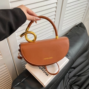 Vintage PU Leather Saddle Crossbody Bag For Women Fashion Twist Metal Handle Handbag Solid Color Moon Bag Designer Purse