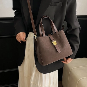 Retro deep brown bucket bag in matte leather with gold buckle and adjustable strap
