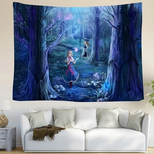 Détail d'une tapisserie anime forêt magique avec champignons lumineux et jeunes filles