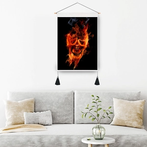 Tenture murale décorative avec motif de crâne en feu sur fond noir pour le salon