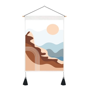 Wandteppich im europäischen Stil mit Bergmotiv, Holzstange, schwarzen Quasten und Seil