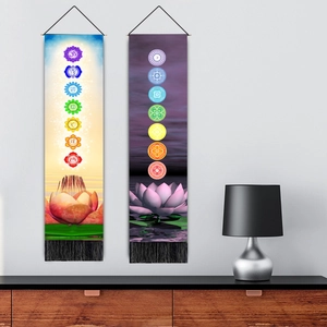 Vertikaler Wandteppich mit indischem Lotus Chakra-Design und schwarzen Quasten Set