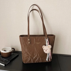 Women Wrinkle Texture PU Leather Tote Bag Large Capacity Shoulder Bag With Bear Plush Charm Vintage Casual Fashion Handbag