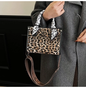 Fashion leopard print tote bag featuring heart pattern scarf handle and wide strap
