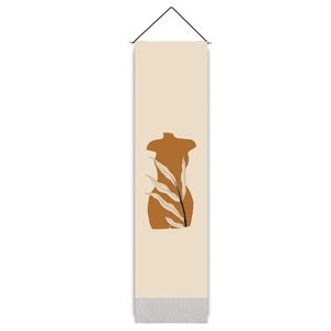 Détail macro d'une tapisserie nordique avec silhouette ocre et pompons gris élégants