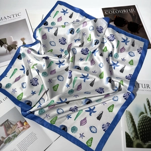 Foulard in seta con stampa di stelle marine per protezione solare mare e viaggi estivi